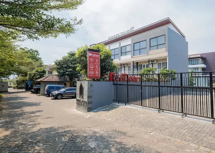 RedDoorz Near Jawa Timur ParkHotel Malang